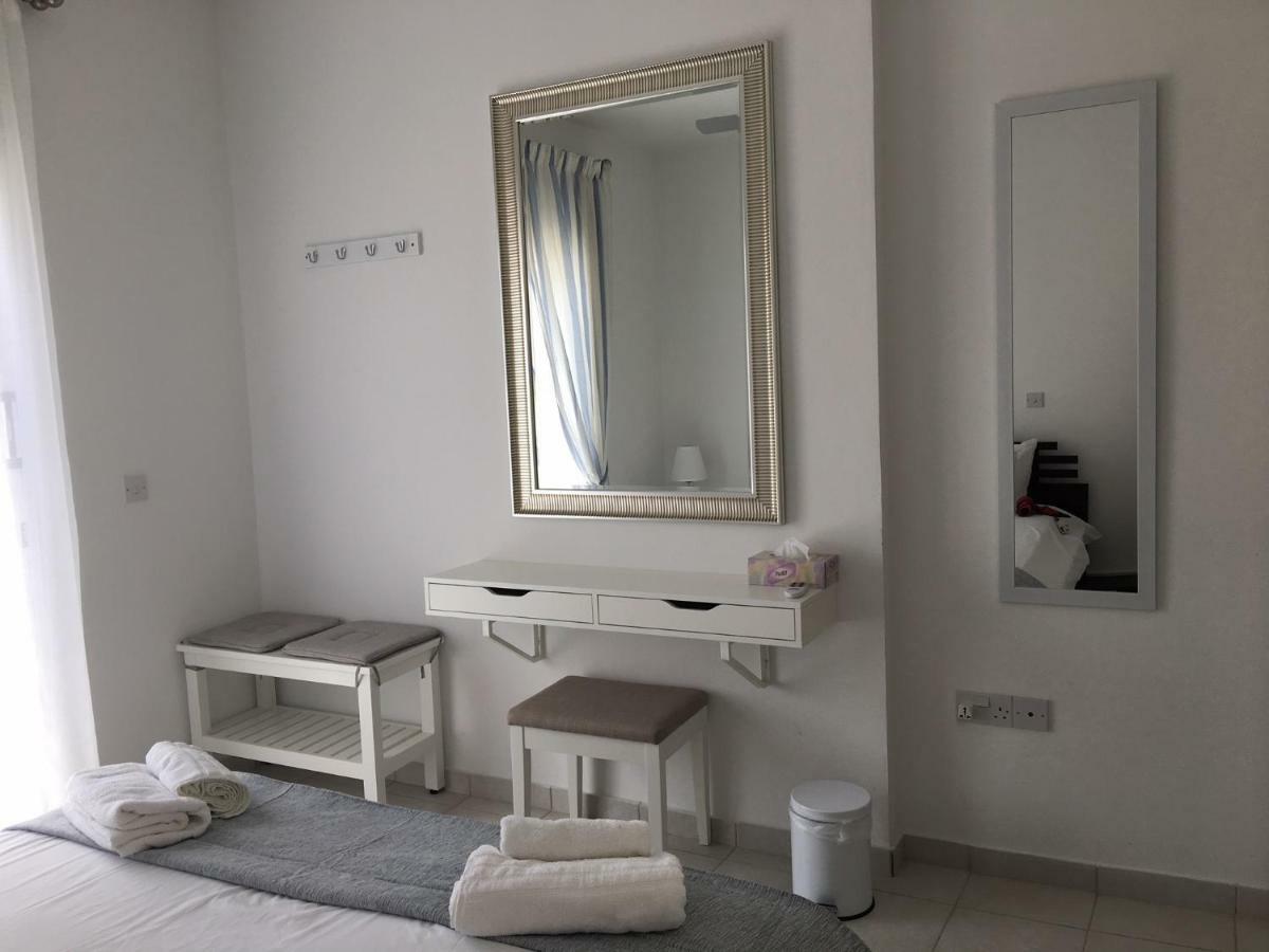 Limnaria Gardens - Modern 1 Bed, Walk To & Shops *