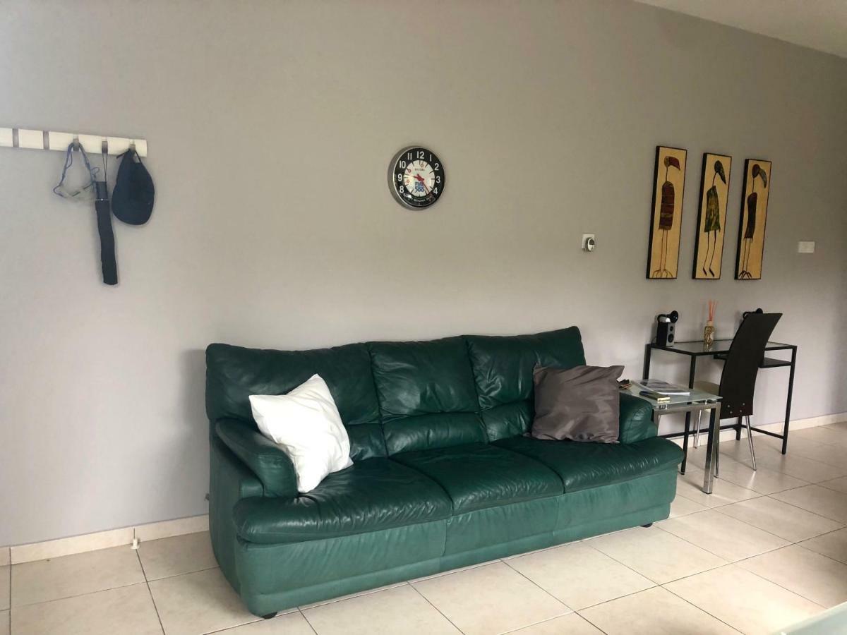 Oakdale Flat * Paphos