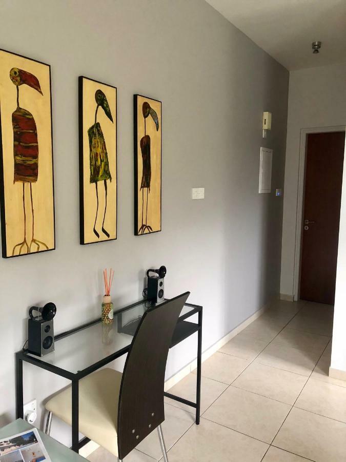 Oakdale Flat * Paphos