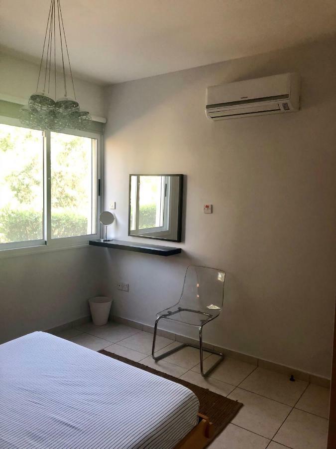 Oakdale Flat * Paphos