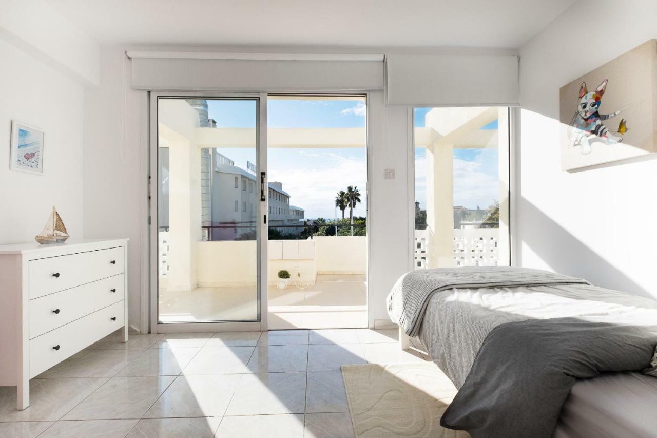 Seaview 3 Bedroom Kings Road Penthouse * Paphos