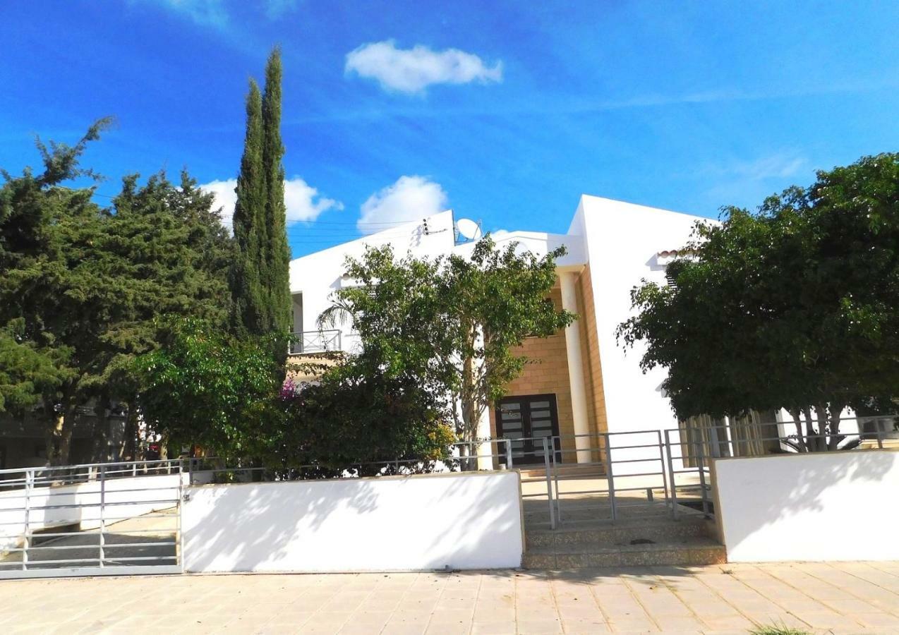 6 Bdr With Tennis Court Paphos