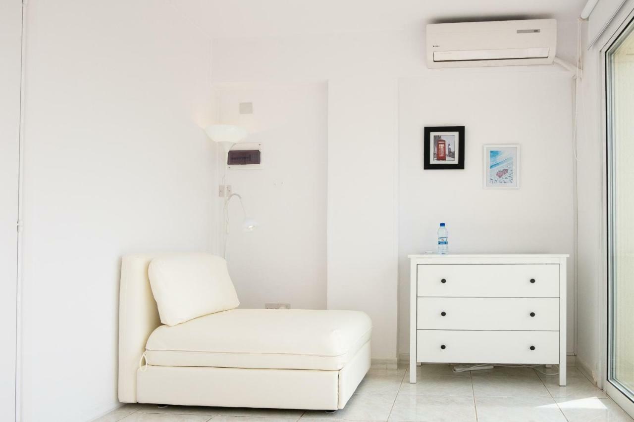 Seaview 3 Bedroom Kings Road Penthouse Apartment *