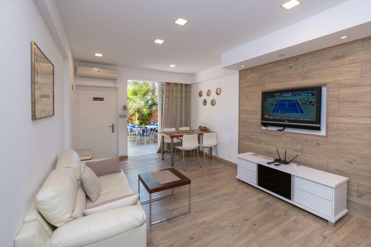 Townhouse By The Sea Pirate Harbor Apartment Paphos