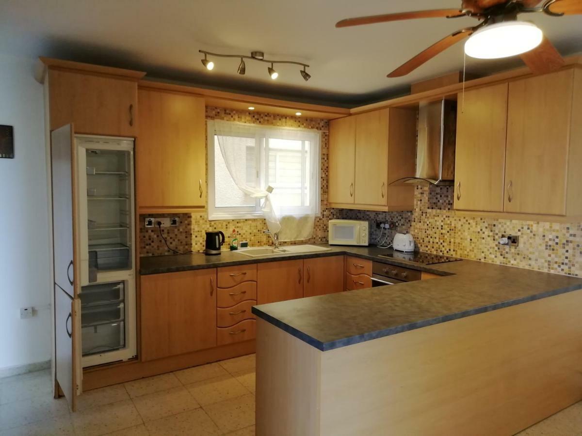 Sea View Apartment *