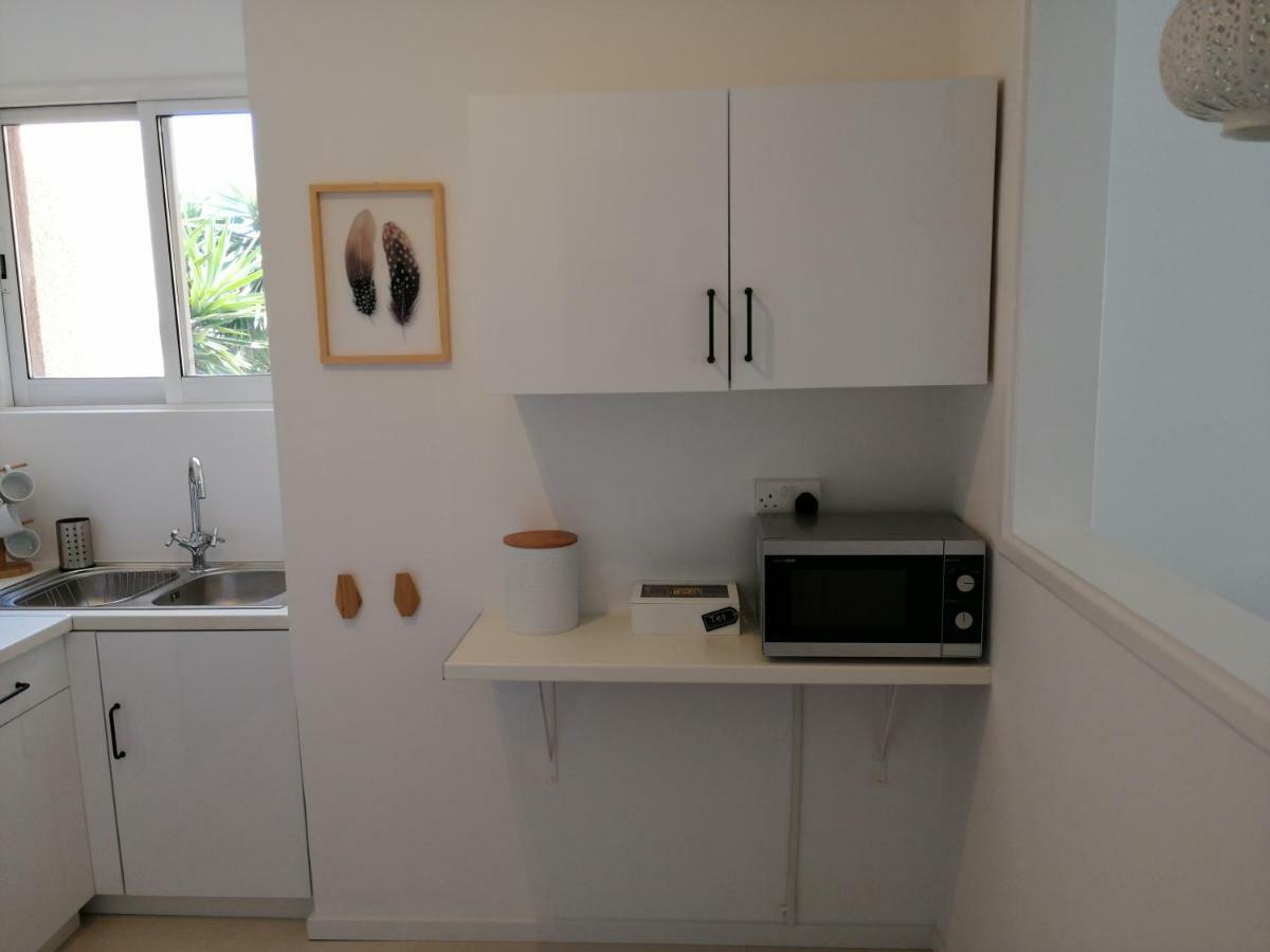 Alex's Vacation - 100m From The - 6 Guests Paphos