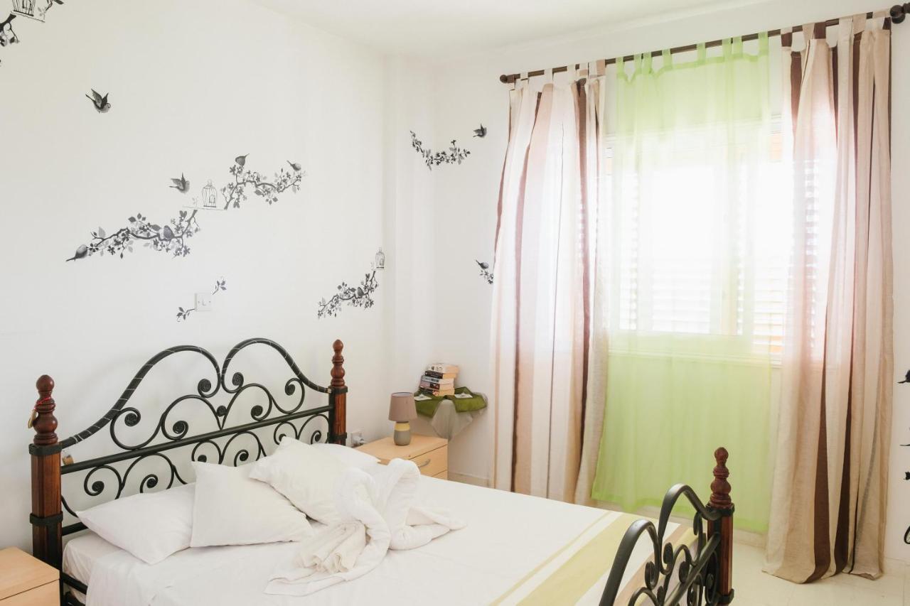 Regina Gardens 2 Bedroom Sea View Flat In Apartment *