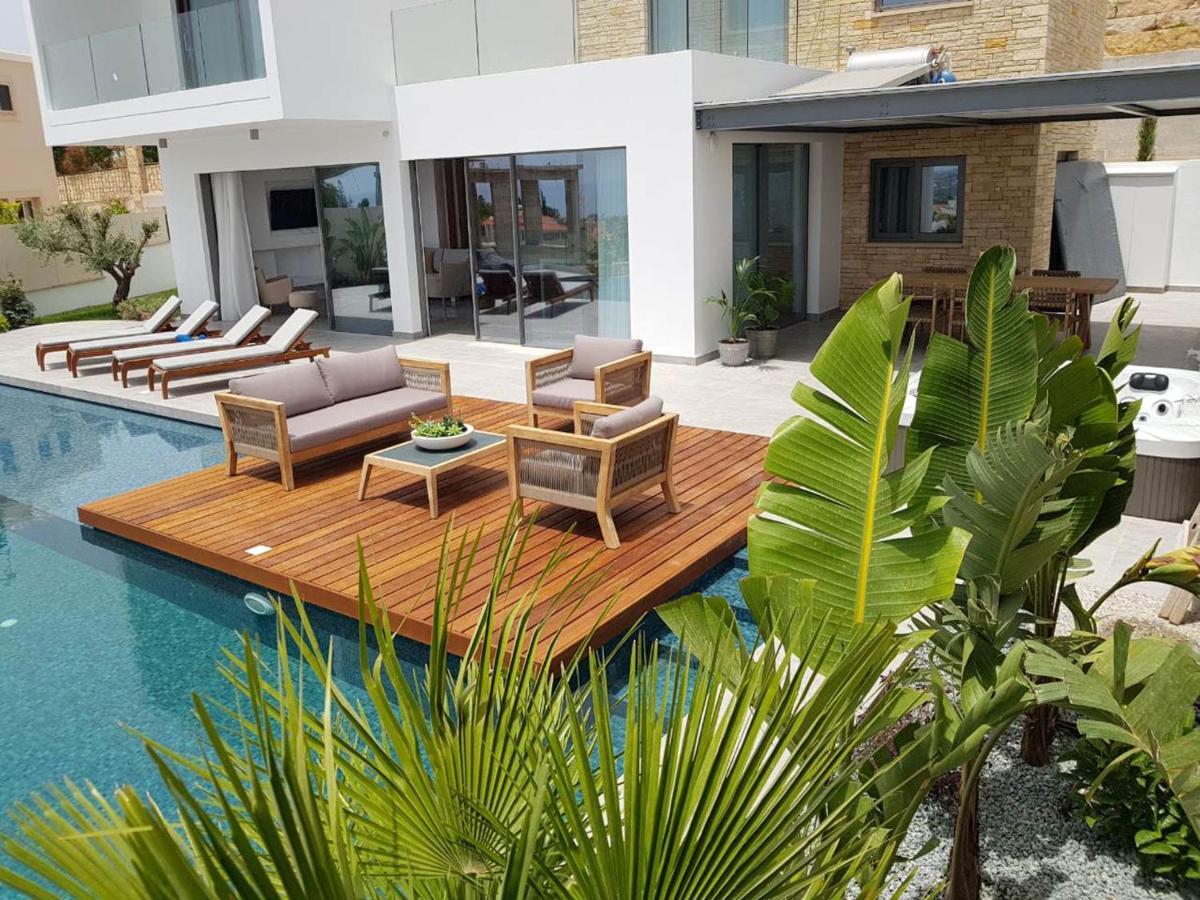 Ocean Blue Villa *