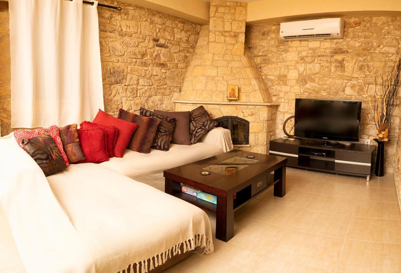 Holiday home Salamiou Stone House *