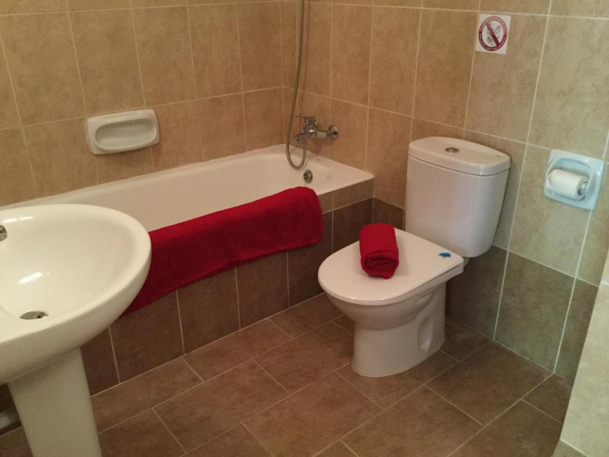 Poolside 2 Bedroom Apt, Riviera, Universal Area * Paphos
