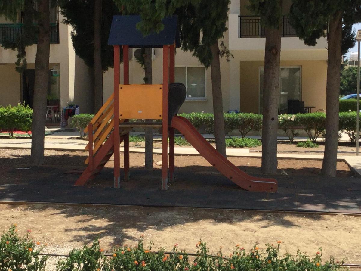Poolside 2 Bedroom Apt, Riviera, Universal Area Apartment Paphos