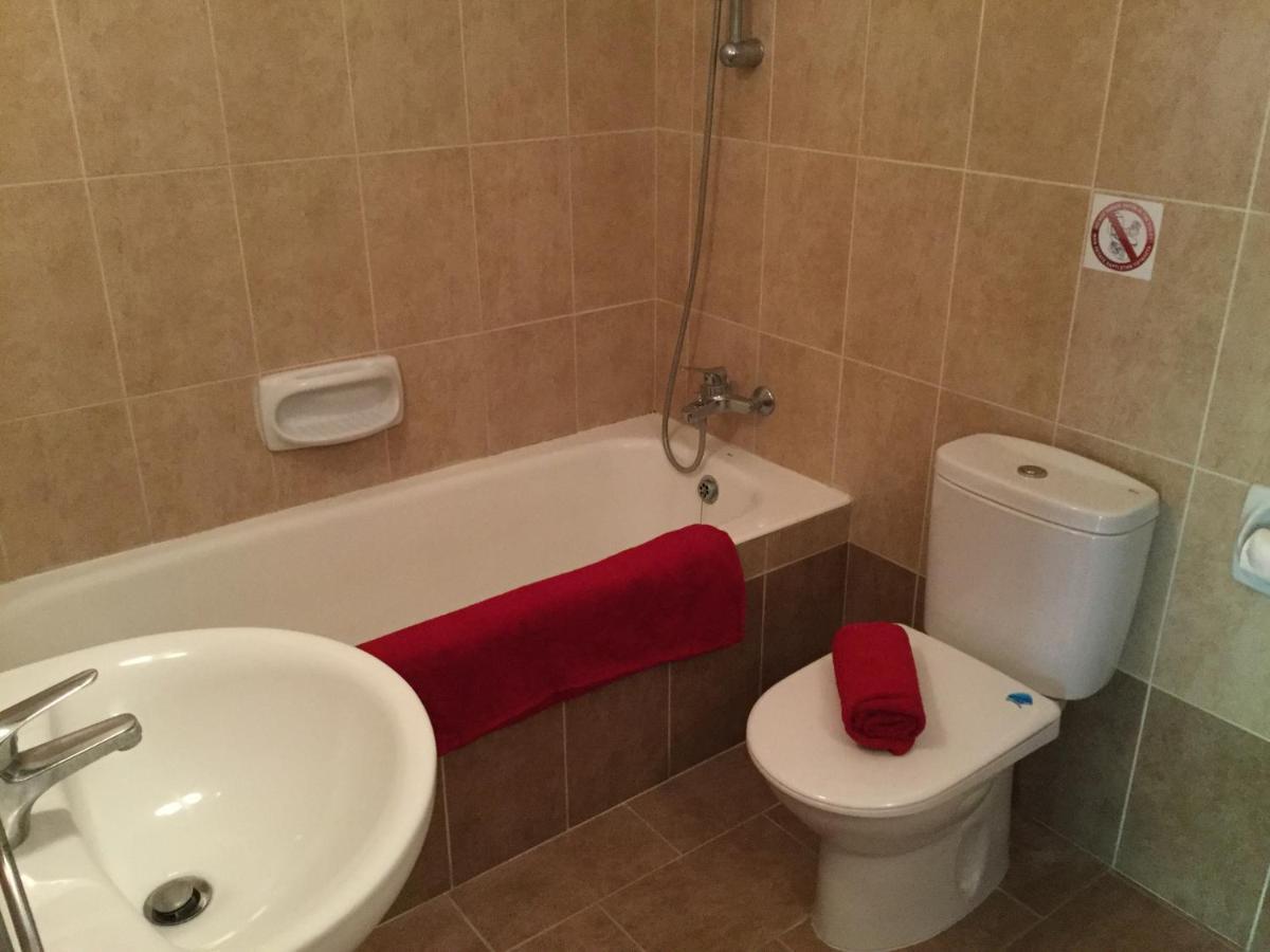 Poolside 2 Bedroom Apt, Riviera, Universal Area * Paphos