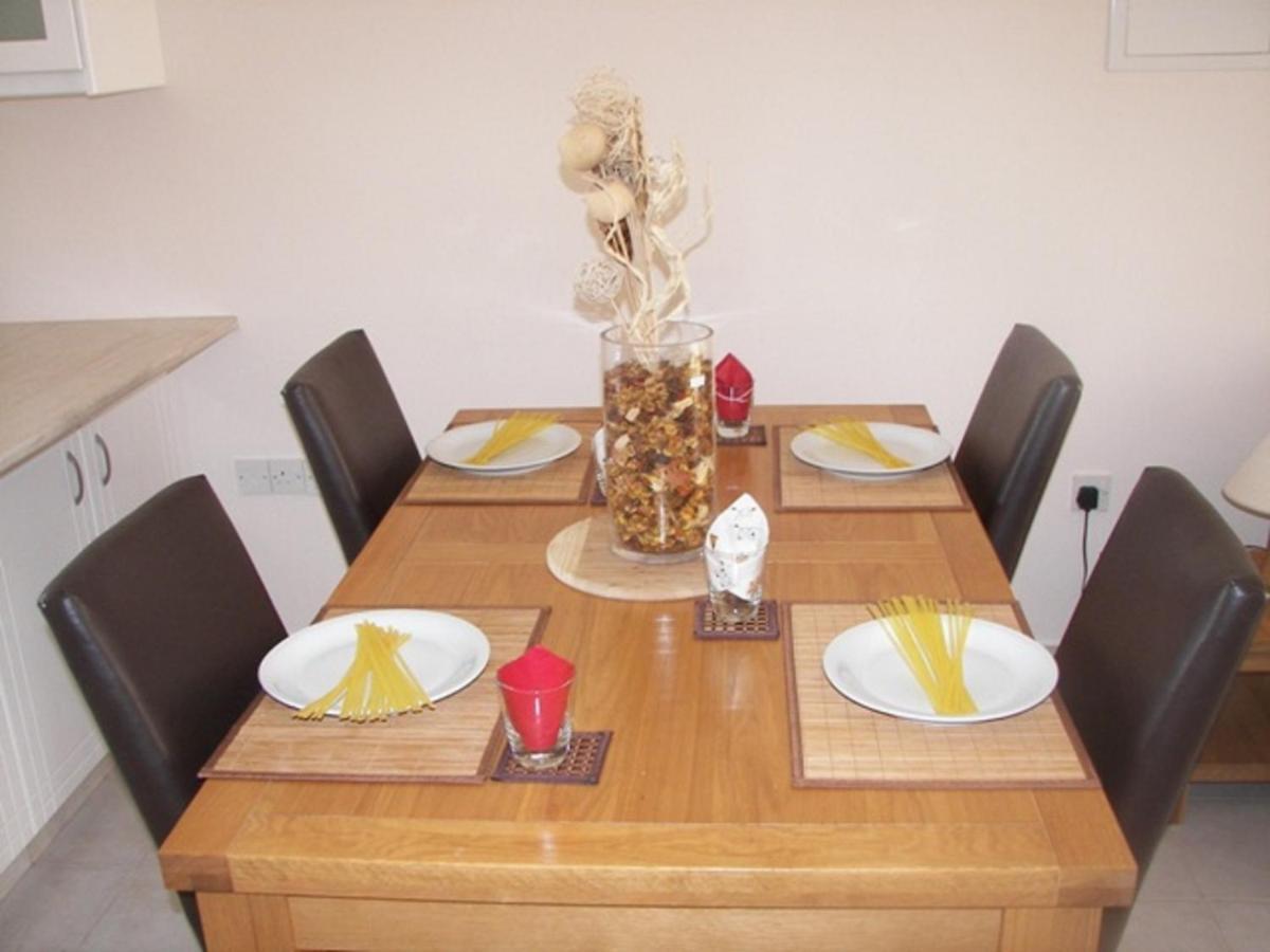 Ground Floor Leading To Pool Eg5, 2 Bedrooms, Free Wifi Apartment