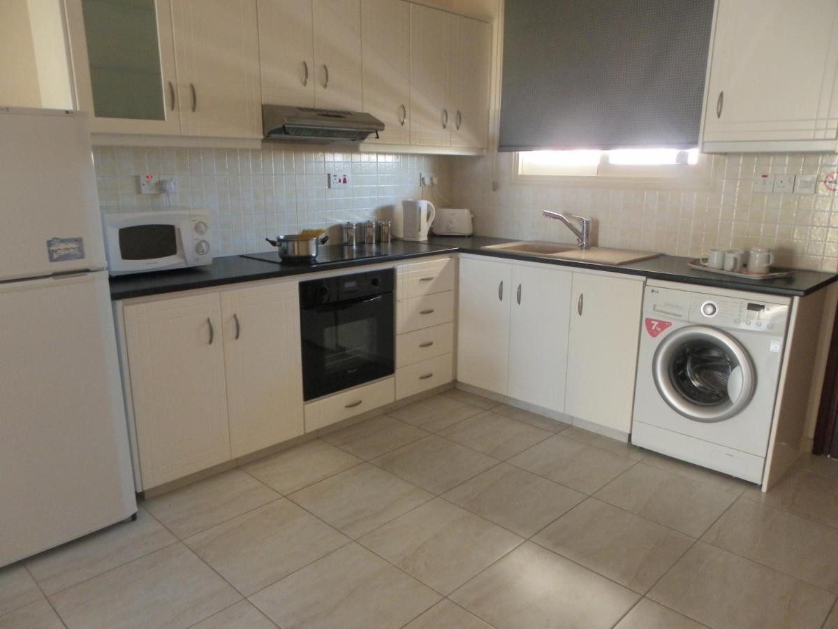 First Floor, 2 Bedroom F101, 2 Bathrooms, Pool View & Free Wifi Paphos