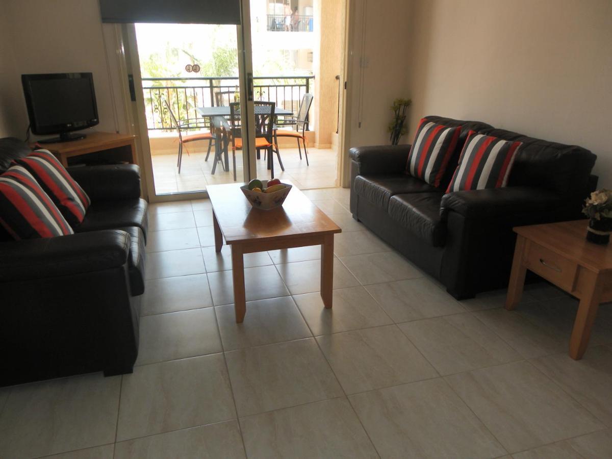 First Floor, 2 Bedroom F101, 2 Bathrooms, Pool View & Free Wifi *