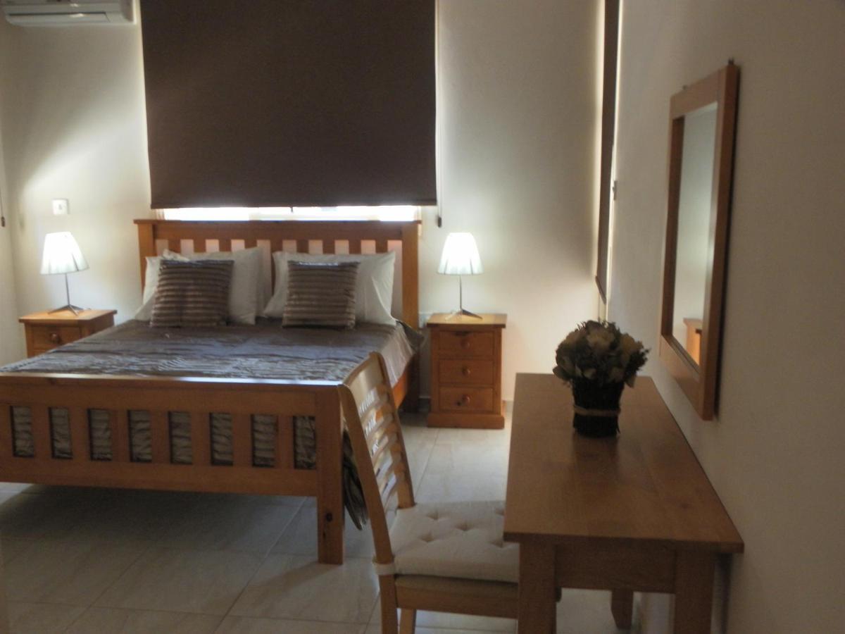 First Floor, 2 Bedroom F101, 2 Bathrooms, Pool View & Free Wifi *