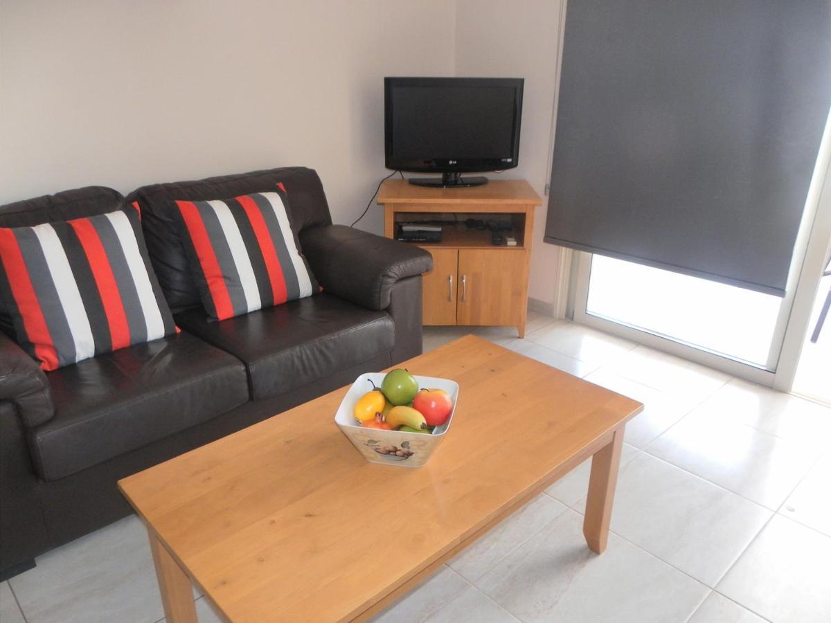 Apartment First Floor, 2 Bedroom F101, 2 Bathrooms, Pool View & Free Wifi