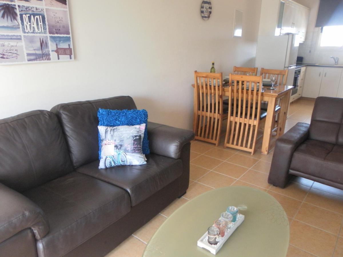 First Floor, 2 Bedroom F102, Pool View & Free Wifi Apartment *