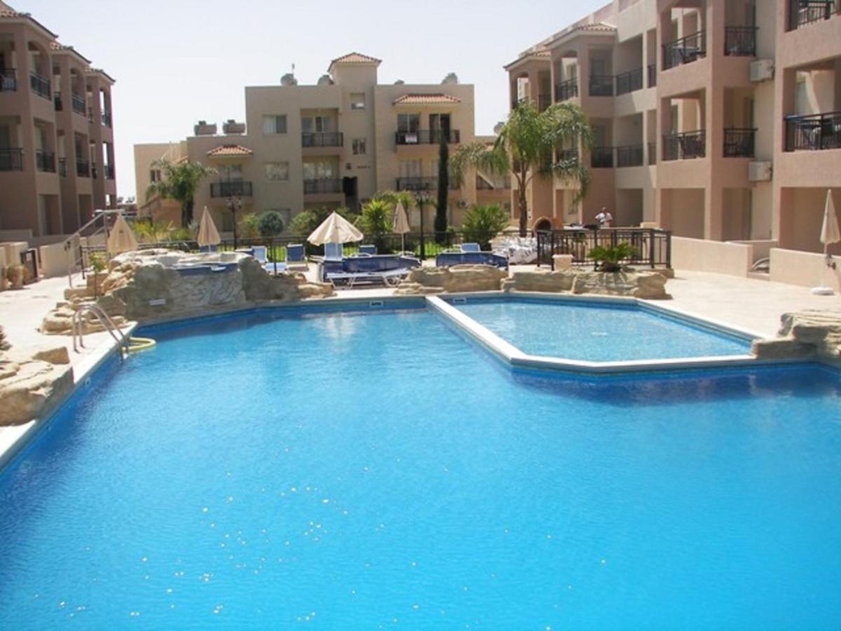 Ground Floor Leading To Pool Eg5, 2 Bedrooms, Free Wifi *