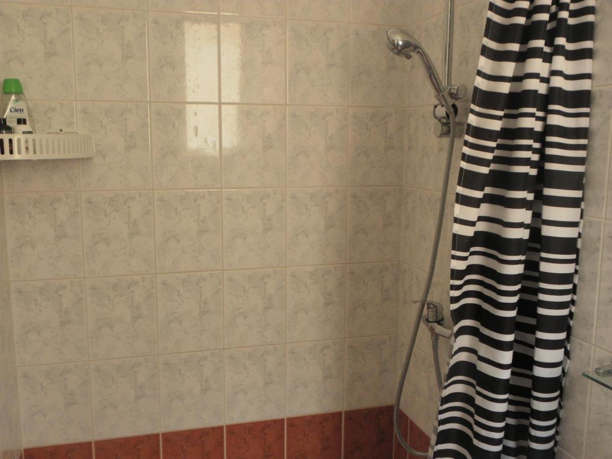 First Floor, 2 Bedroom F101, 2 Bathrooms, Pool View & Free Wifi Apartment *
