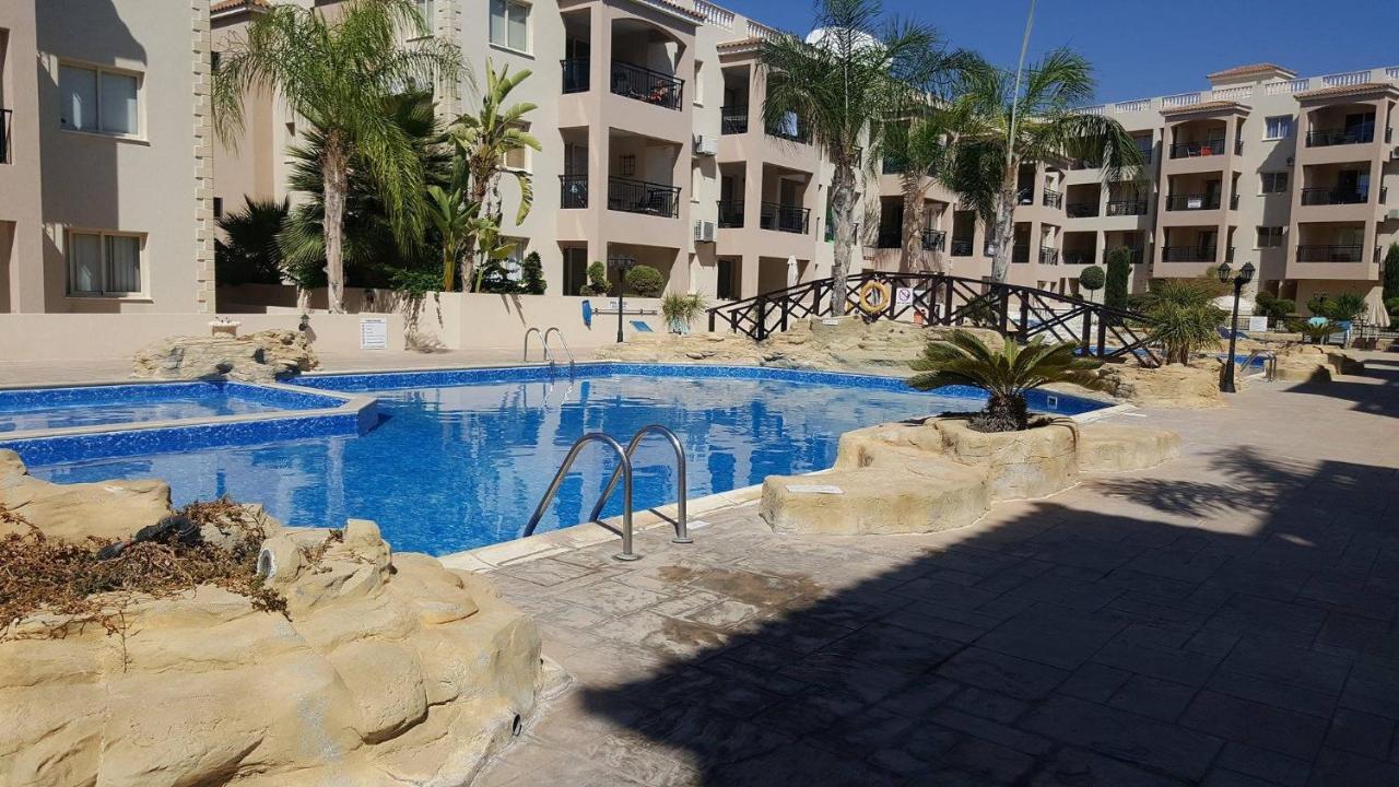 First Floor, 2 Bedroom F101, 2 Bathrooms, Pool View & Free Wifi *