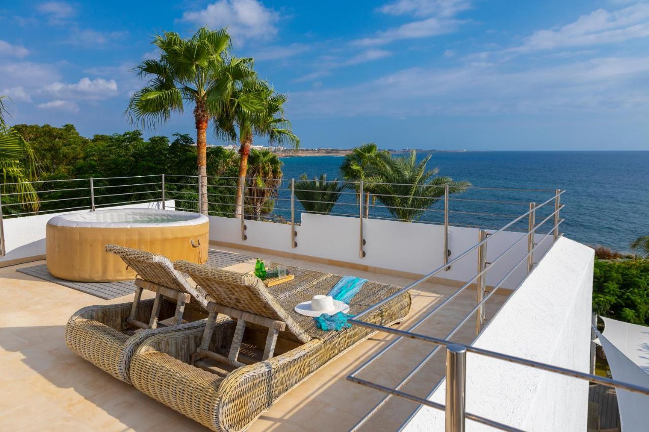 Cleopatra Villa *