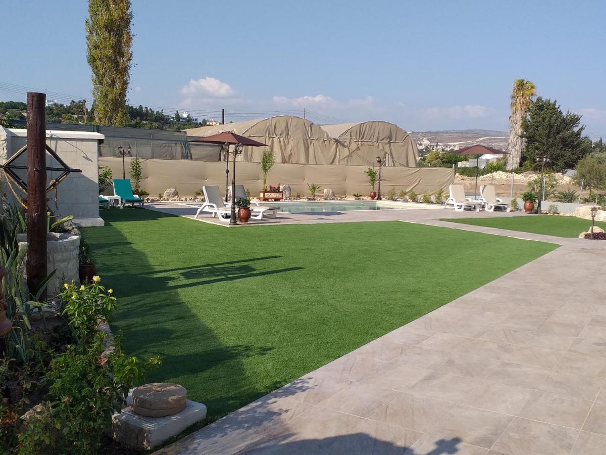 Yioukkas * Paphos