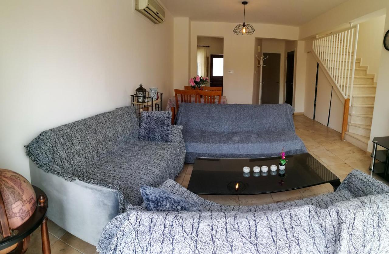 Julia's Townhouse-new Atlantis Court Universal * Paphos