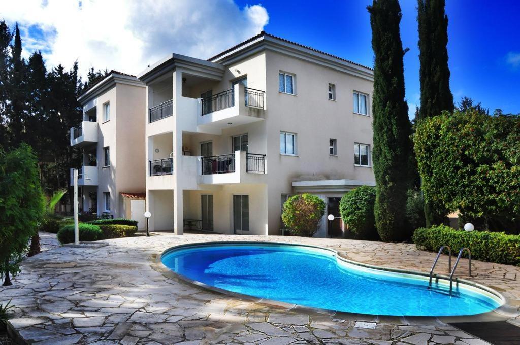 Poolside 2 Bedroom Apt, Riviera, Universal Area Paphos