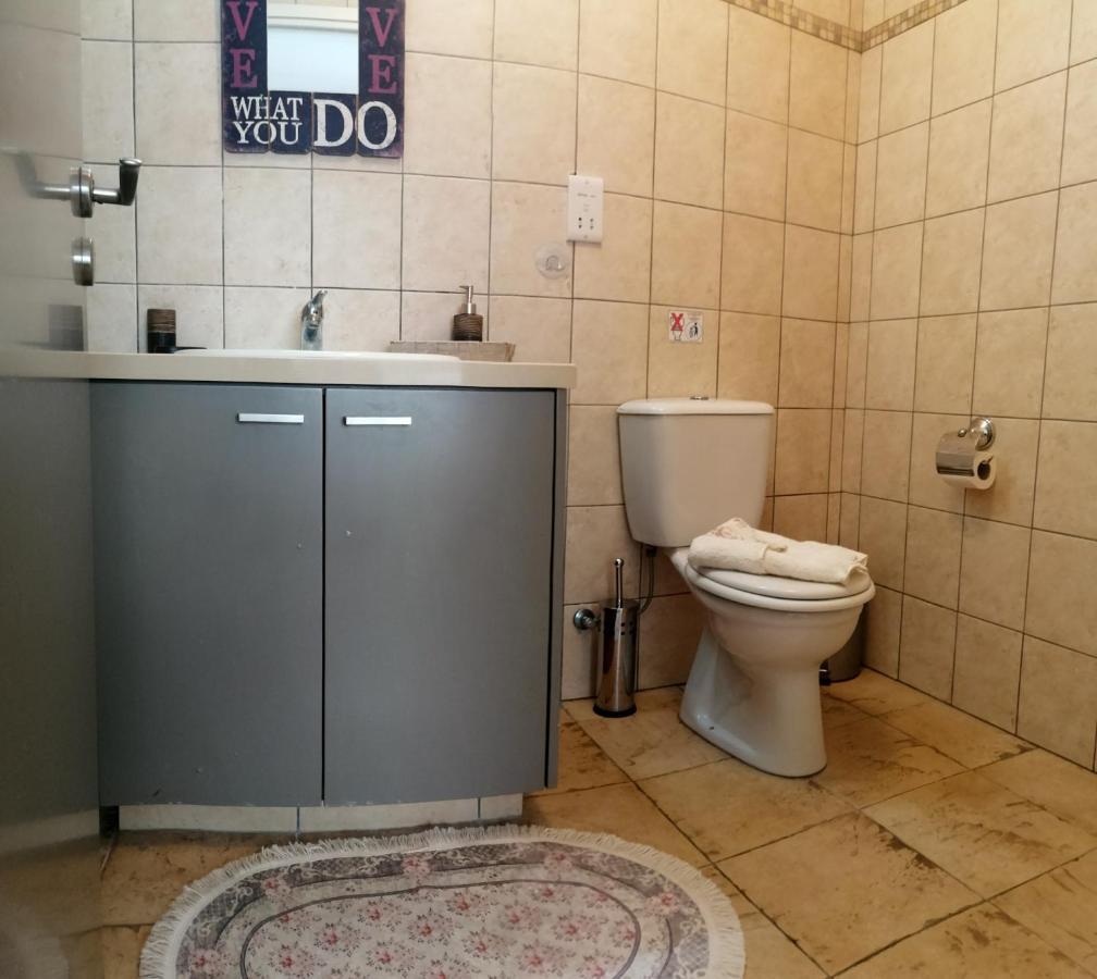 Julia's Townhouse-new Atlantis Court Universal Apartment Paphos