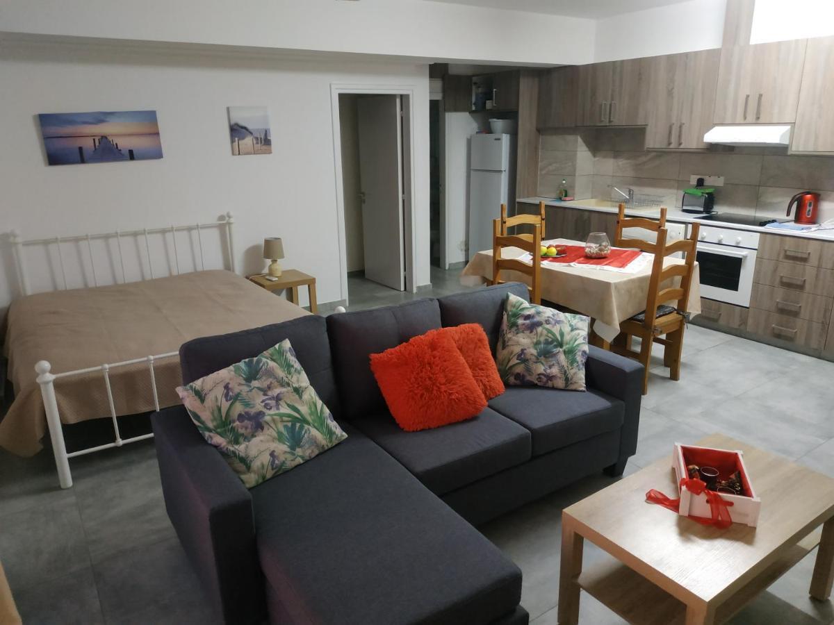 Apartment Adonis *