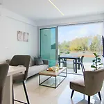 Phaedrus Living - Seaside Executive Flat Harbour 101