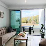 Phaedrus Living - Seaside Executive Flat Harbour 101