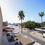 Phaedrus Living - Seaside Executive Flat Harbour 208