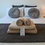 Phaedrus Living: Seaside Luxury Flat Lighthouse 66