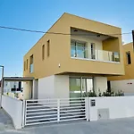 City Center Cozy Villa