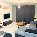 212 Apartment, A 2-Bedroom Escape