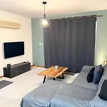212 Apartment, A 2-Bedroom Escape