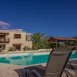 Phaedrus Living: Amarakos Villa