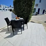 Marina Gardens, Delightful 2 Bedroom Apartment