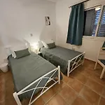 Family-Friendly 2Br Poolside Apartment With Terrace, Universal Area