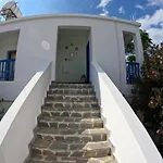 Island Budget Apartments