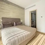 Malberry Park 102 - Modern 2 Bedroom Apartment With Pool, Gym, Jaccuzi
