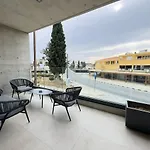 Malberry Park 102 - Modern 2 Bedroom Apartment With Pool, Gym, Jaccuzi