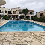 Luxurious 3-Bed Villa, Modern Decor, Communal Pool