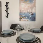 Elegant Two-Bedroom Apartment In Kato Paphos Close To Everything!