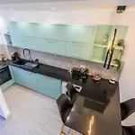 Taheli\'S Modern Townhouse With A Pool