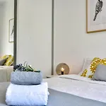 Phaedrus Living: Seaside Luxury Flat Lighthouse 67