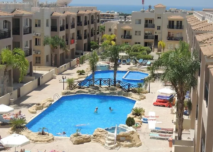 Ground Floor Apartment Leading To Pool Eg5, 2 Bedrooms, Free Wifi
