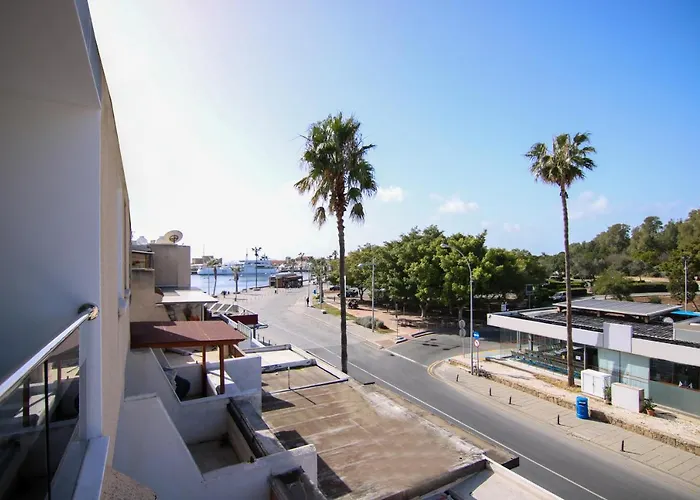 Phaedrus Living - Seaside Executive Flat Harbour 101